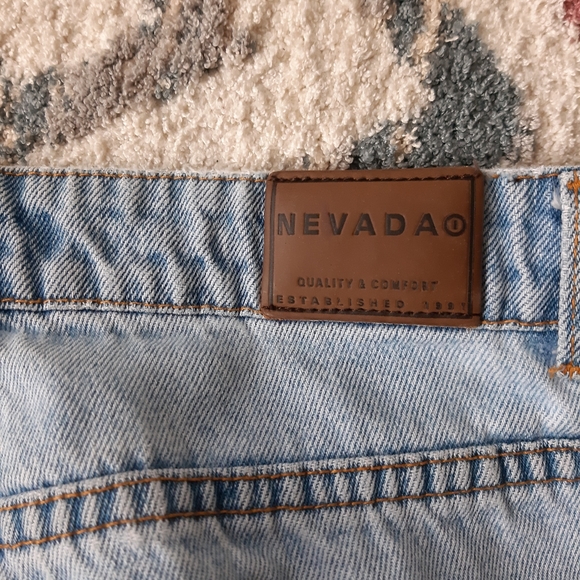 Vintage Light Wash Jeans - Picture 11 of 11